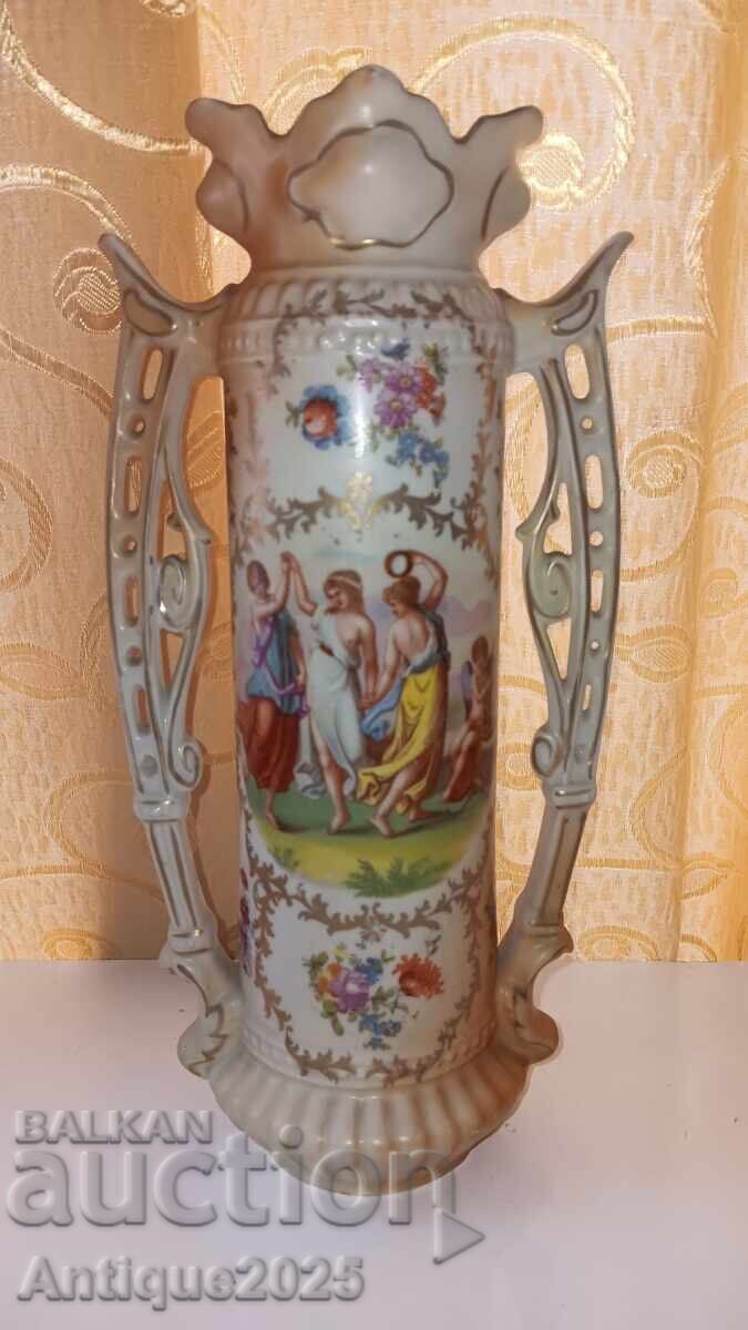 Όμορφο χειροποίητο κεραμικό βάζο