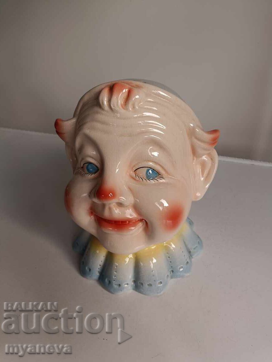 Ретро порцеланова касичка във формата на глава на клоун с цена € 30.68 | 60.00 лв.