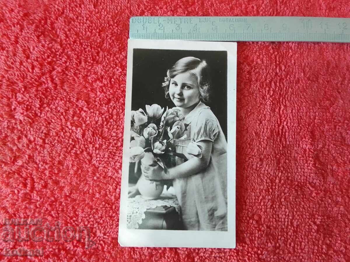Стара снимка на дете момиче  1942 г.