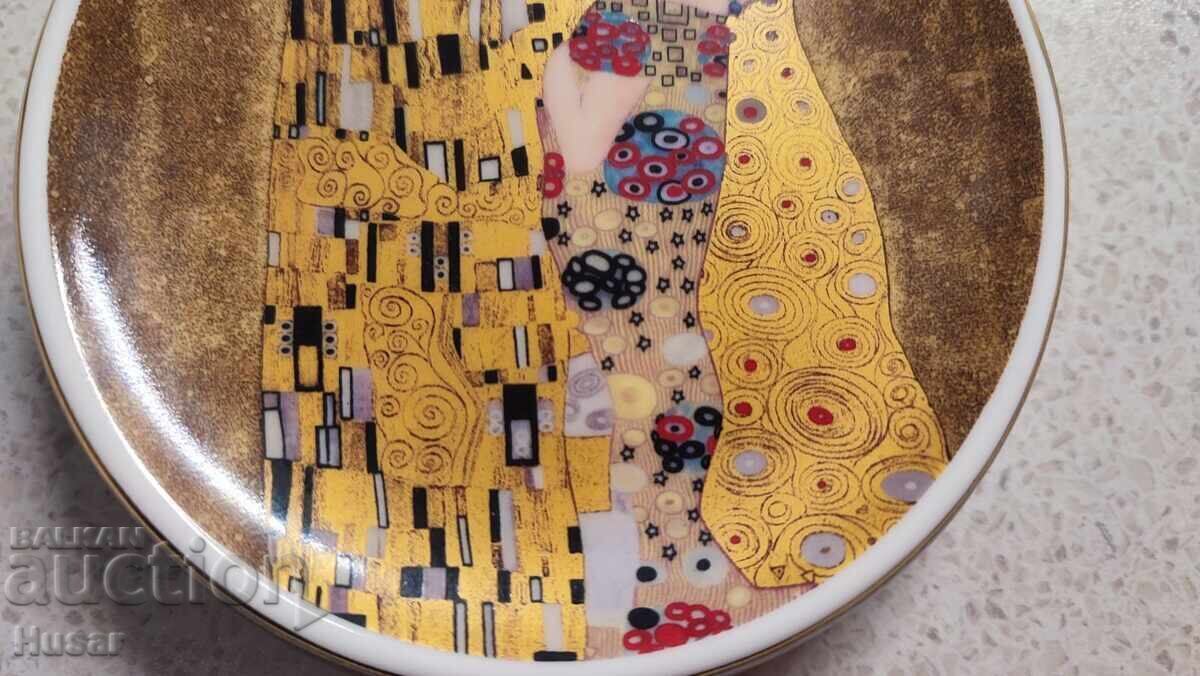 Minunat porțelan "Sărutul" de Gustav Klimt panou pentru perete cu preț € 24.99 | 48.88 BGN