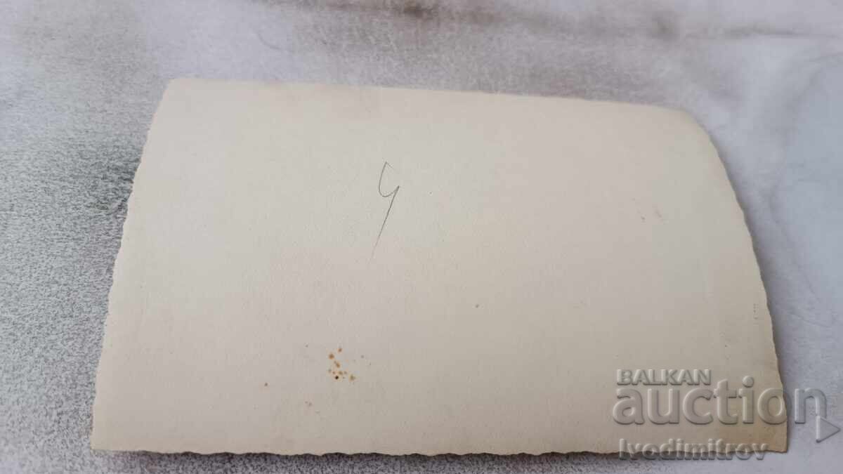 Fotografie Cloun cu cele două asistente ale sale într-o reprezentație de circ cu preț € 0.84 | 1.64 BGN