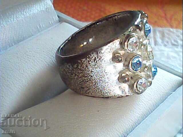 un inel cu preț € 2.56 | 5.01 BGN un inel cu preț € 2.56 | 5.01 BGN