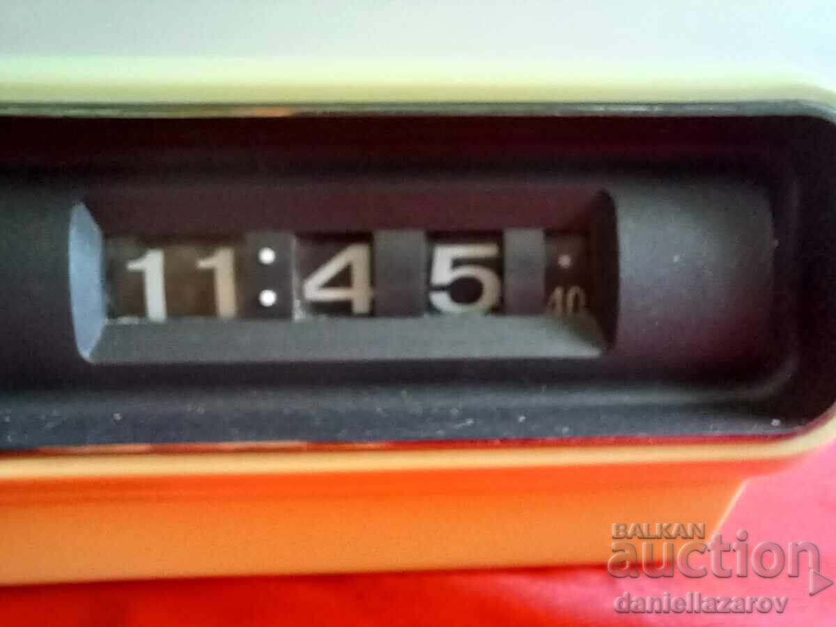 Доставка на Sanyo Флип Часовник , Будилник 1970те