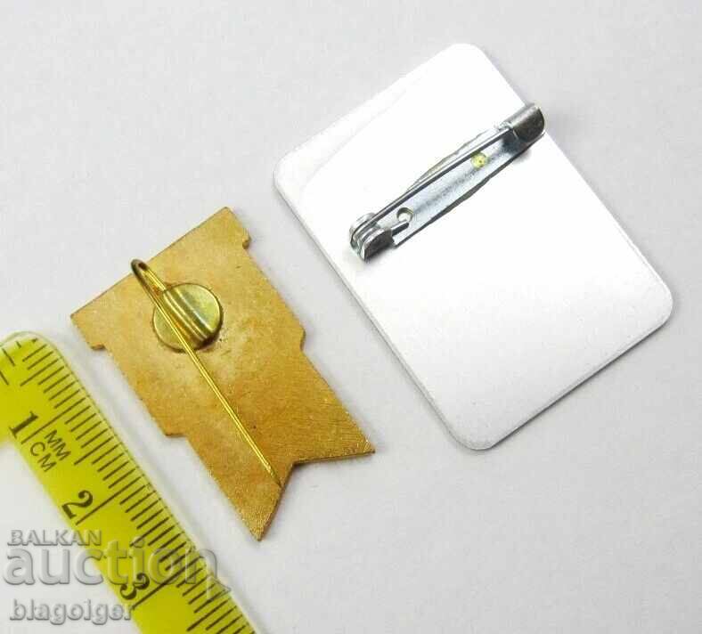 Soviet Team - Student Games in Zagreb 1987 - Lot of 2 Badges with price € 7.66 | 14.98 BGN