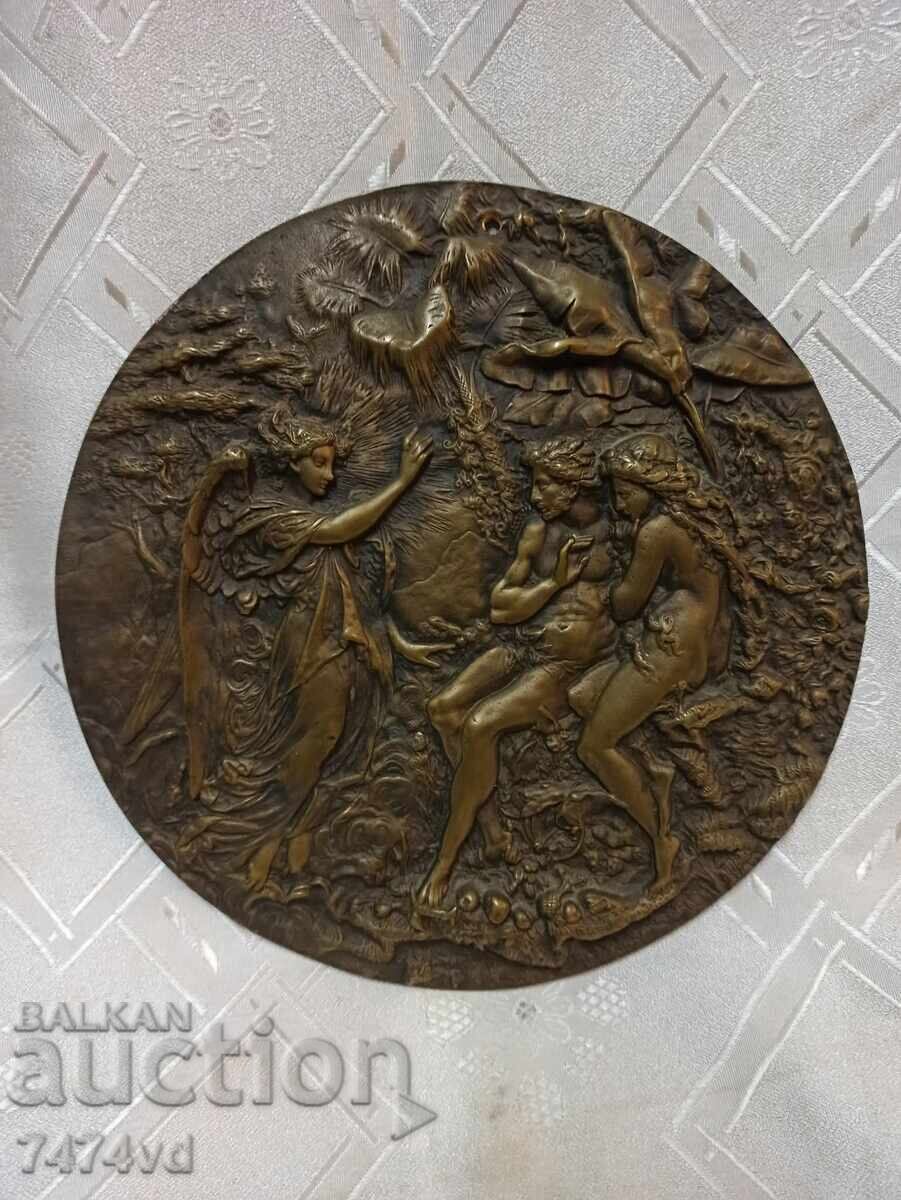 Placă masivă de bronz antică, cu relief - basorelief Adam și Eva