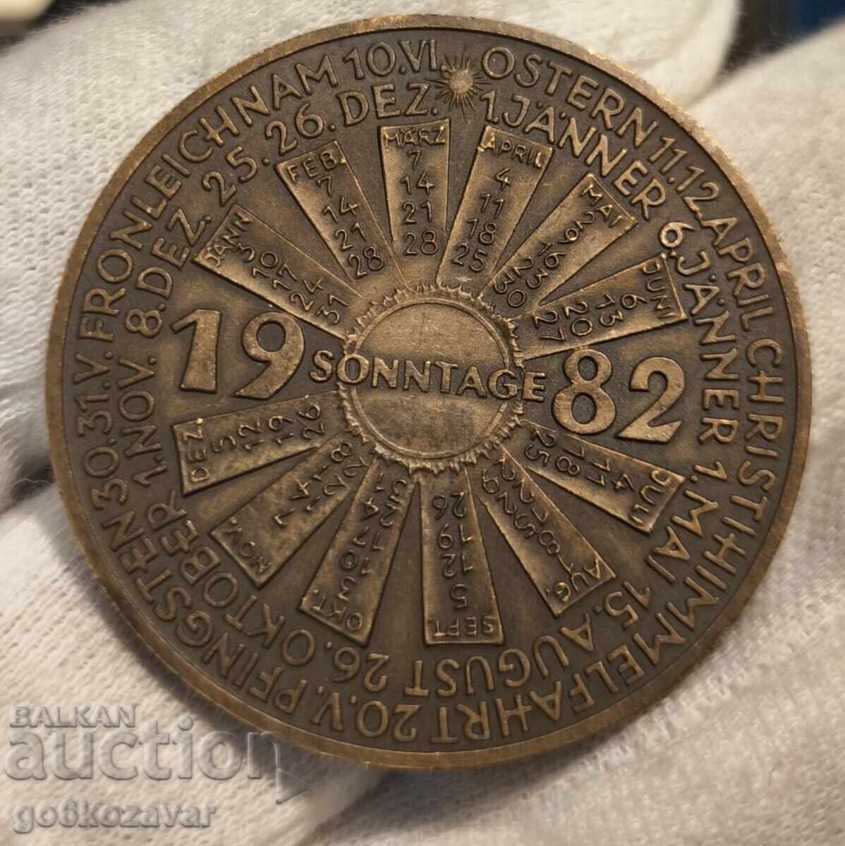 Medal with a calendar for 1982, annual ruler: Sun, bronze with price 9.90 BGN | € 5.06