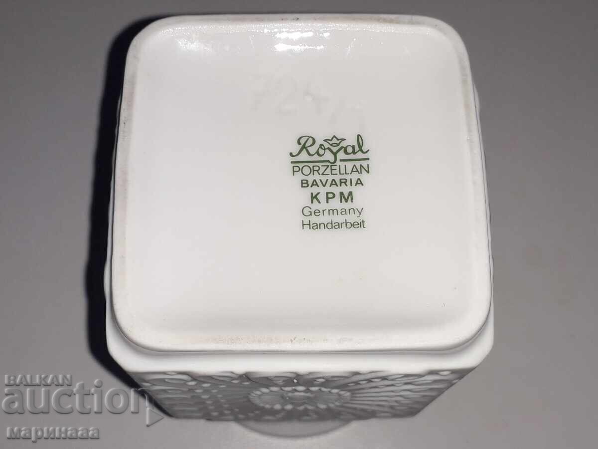 Βάζο ''ROYAL KPM''. Πορσελάνη με τιμή € 4.09 | 8.00 BGN