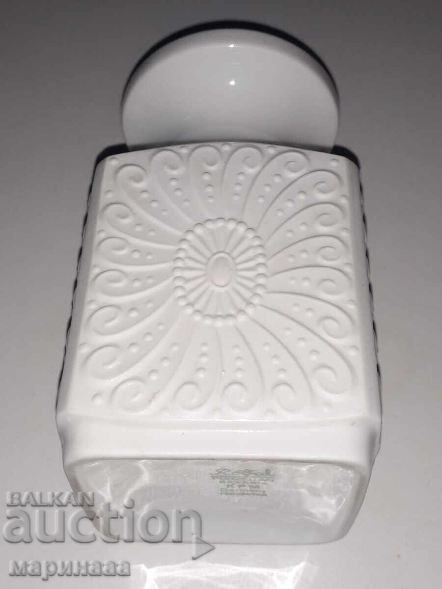 Livrarea VAZĂ '' ROYAL KPM''. PORȚELAN