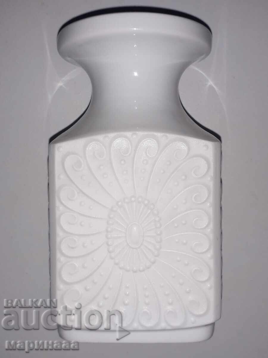 VAZĂ '' ROYAL KPM''. PORȚELAN