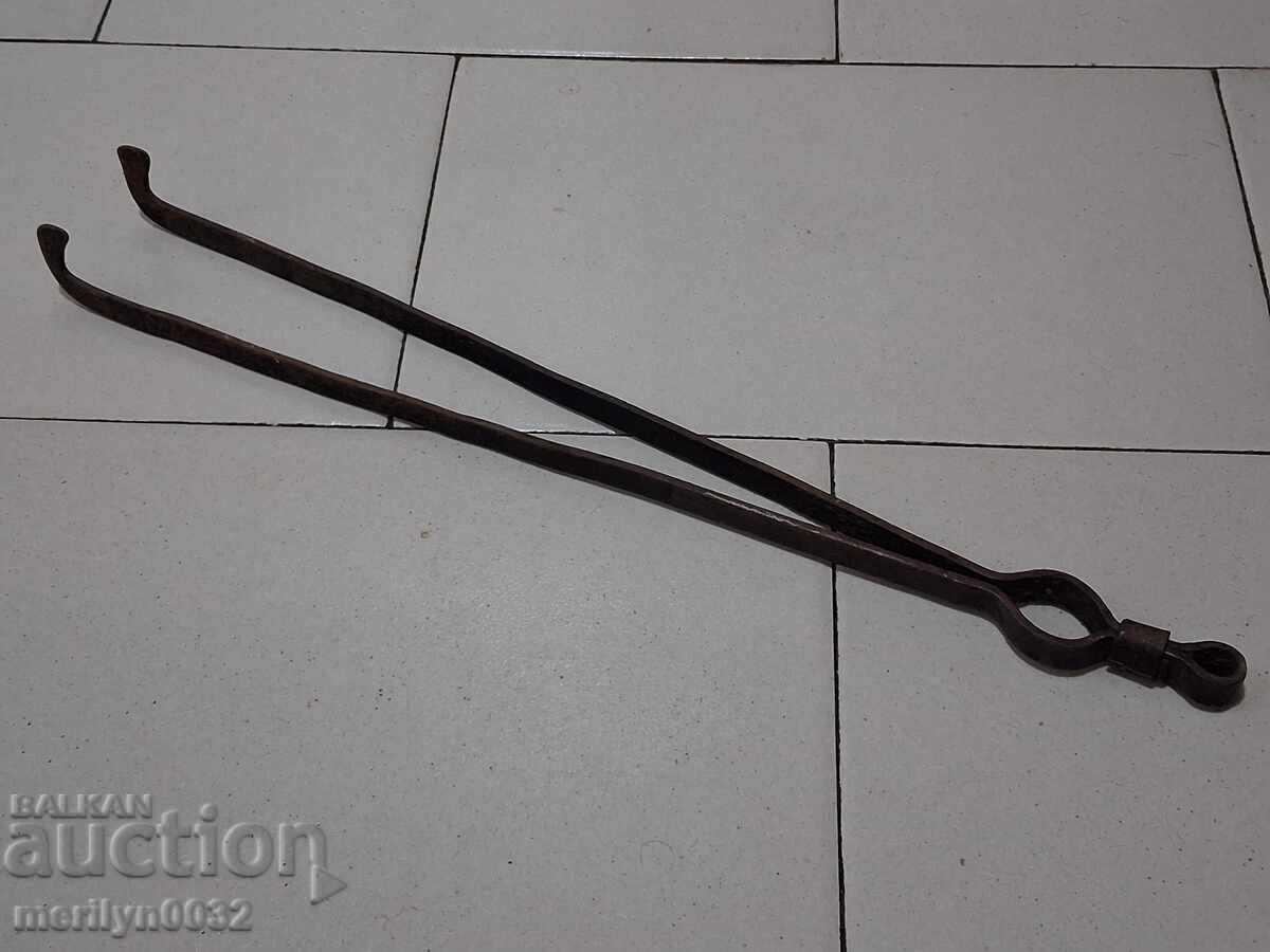 Auction  Old dilaf, tongs, wrought iron for oven