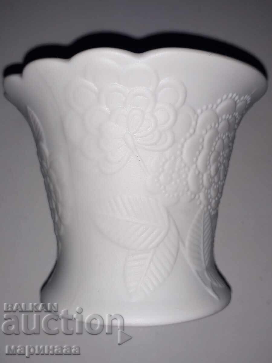 CANDLEHOLDER ''KAISER''. PORCELAIN