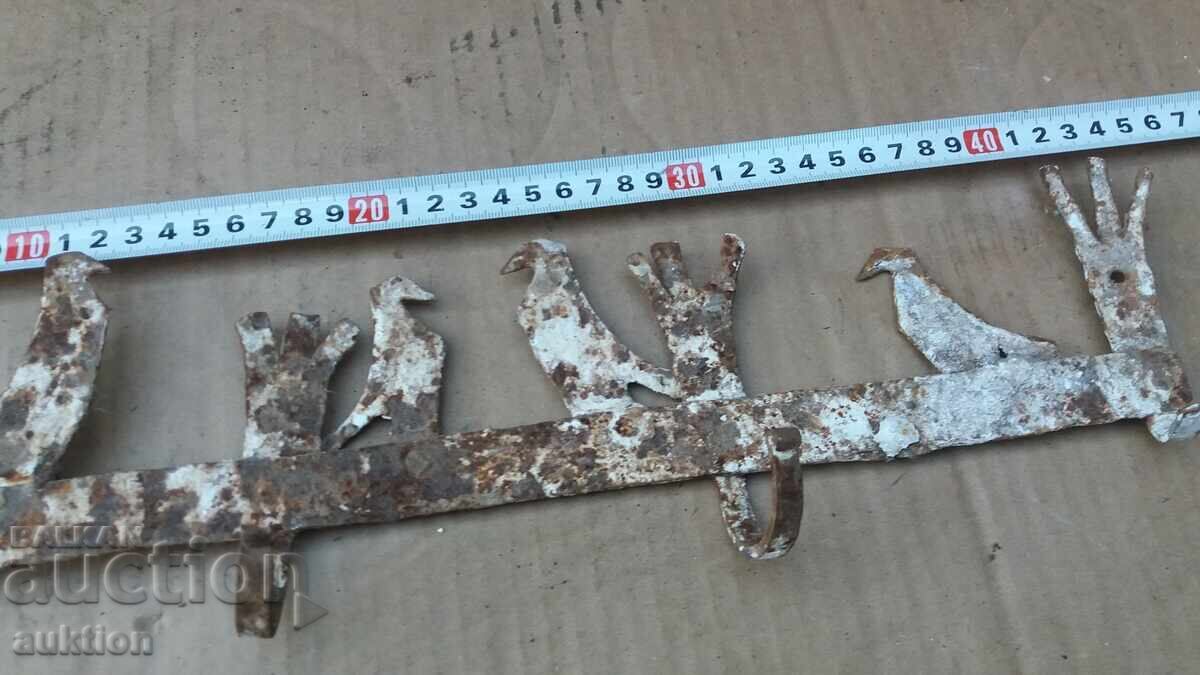 Delivery of OLD MASSIVE IRON COAT RACK