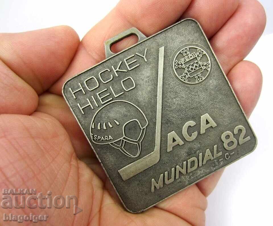 1982 Campionatul Mondial de Hochei pe Gheață din Spania, C-Medalie cu preț € 11.76 | 23.00 BGN