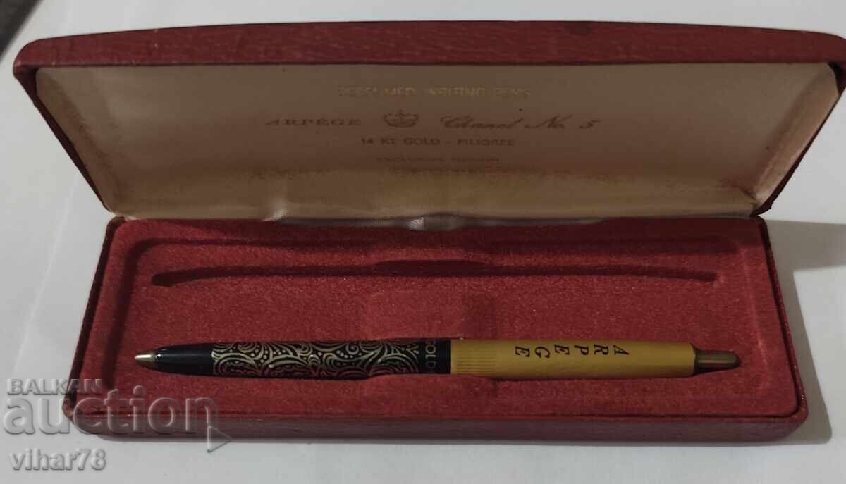 Химикалка в кутия Химикалка в кутия