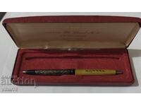 Химикалка в кутия