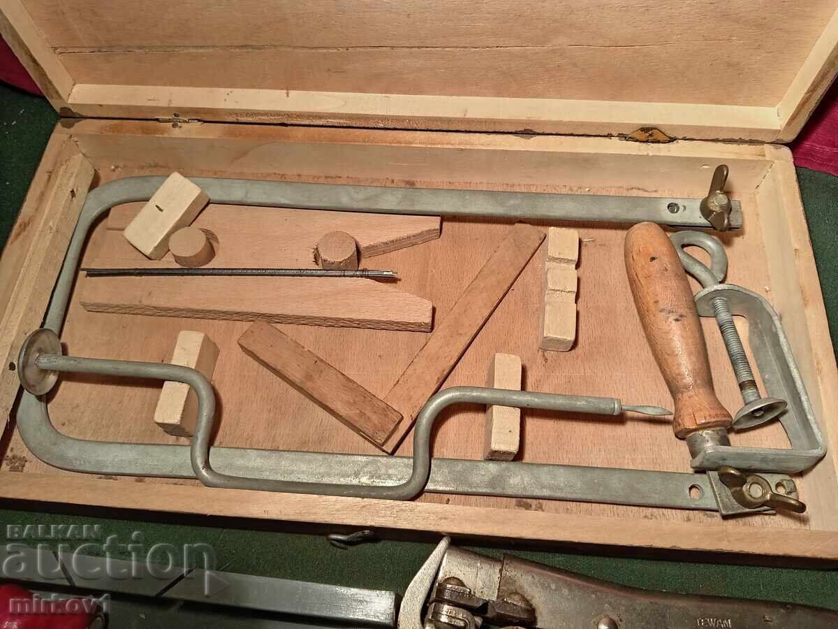 Licitație Un set de instrumente Licitație Un set de instrumente