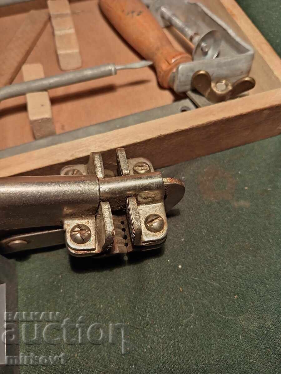 Un set de instrumente - 6 Un set de instrumente - 6