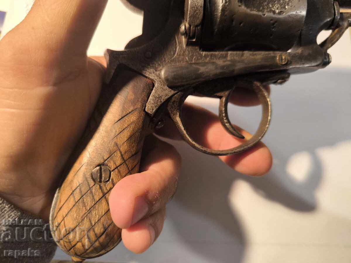 Παράδοση Ρεβόλβερ Gaser M1873, καραμπίνα, τουφέκι, πιστόλι Παράδοση Ρεβόλβερ Gaser M1873, καραμπίνα, τουφέκι, πιστόλι