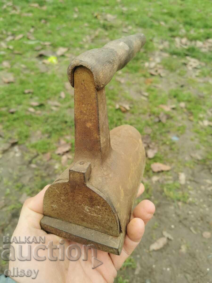 Licitație Fier de călcat vechi german pe jar