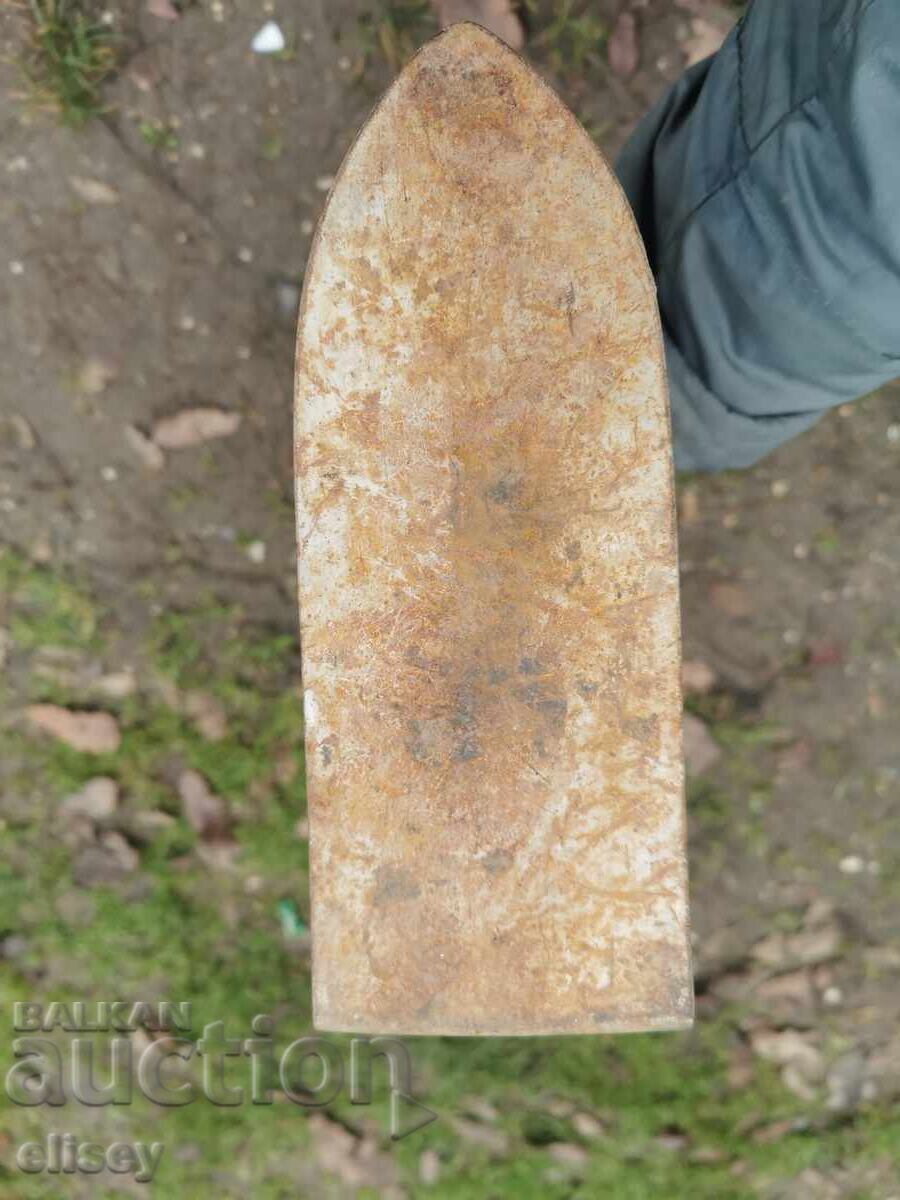Livrarea Fier de călcat vechi german pe jar