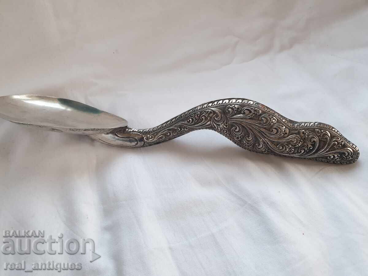 Ένα ασημένιο κουτάλι