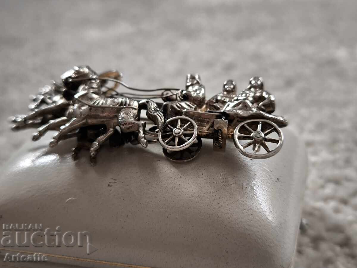 Изящна брошка, изработена от сребро 835 проба с цена € 127.82 | 249.99 лв.