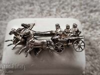 Изящна брошка, изработена от сребро 835 проба