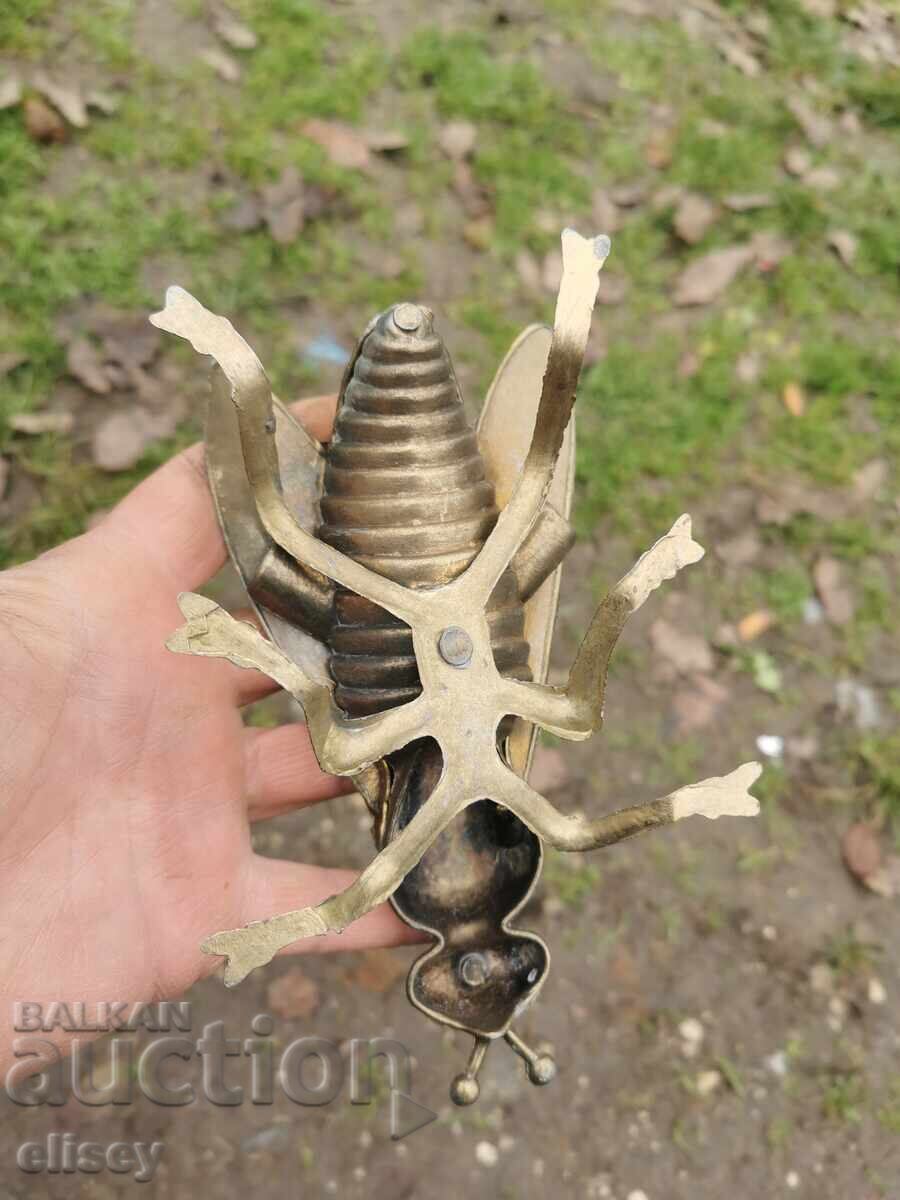 Livrarea Realizare manuală, scrumieră mare din bronz, model muscă