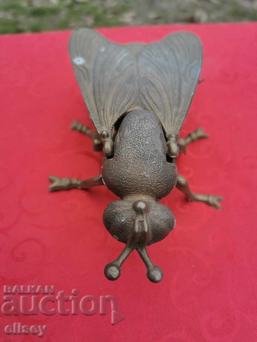 Realizare manuală, scrumieră mare din bronz, model muscă - 6