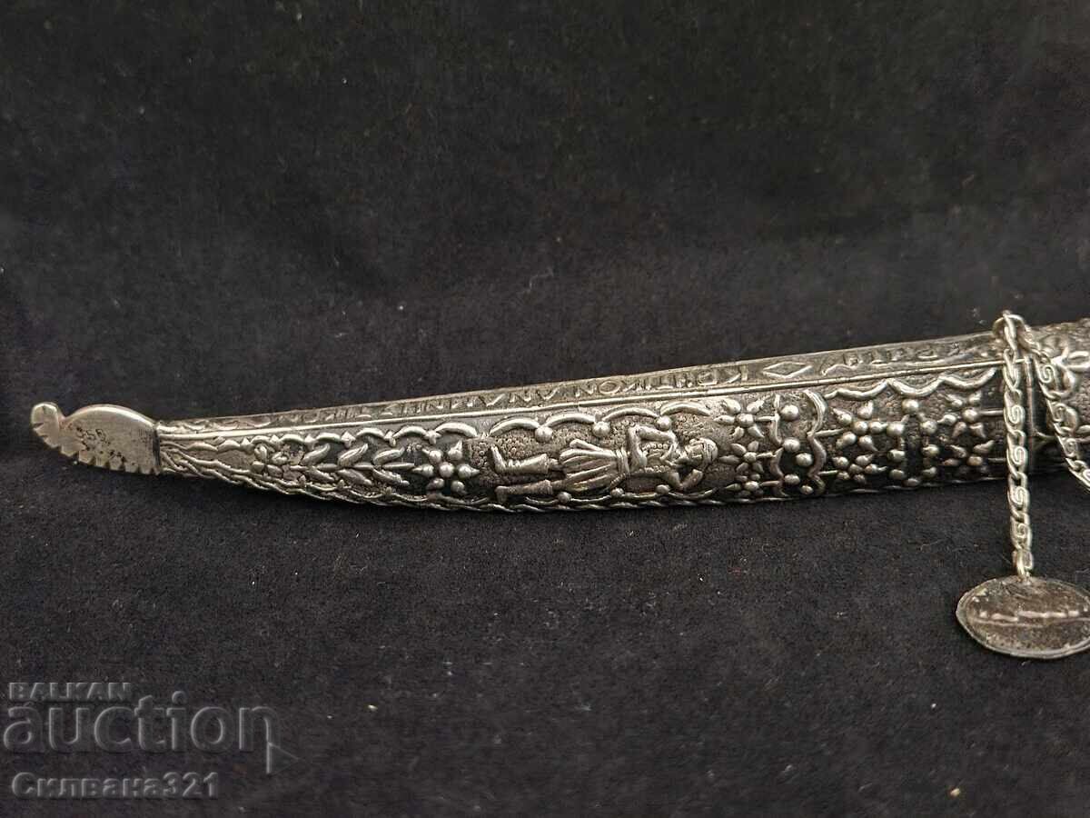 Livrarea Cuțit, Mâner din Os, Teacă Argintată Livrarea Cuțit, Mâner din Os, Teacă Argintată