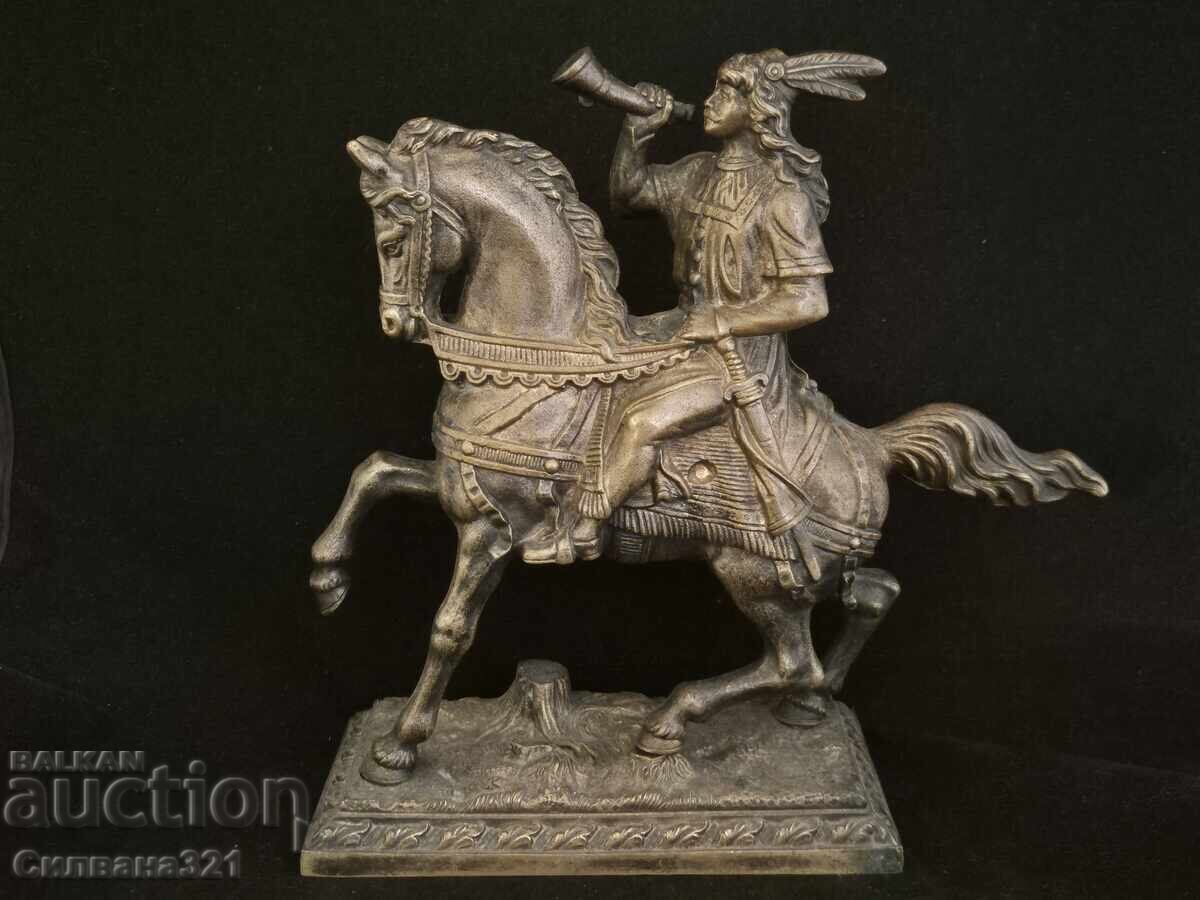 Cuțit, Mâner din Os, Teacă Argintată cu preț € 100.00 | 195.58 BGN Cuțit, Mâner din Os, Teacă Argintată cu preț € 100.00 | 195.58 BGN