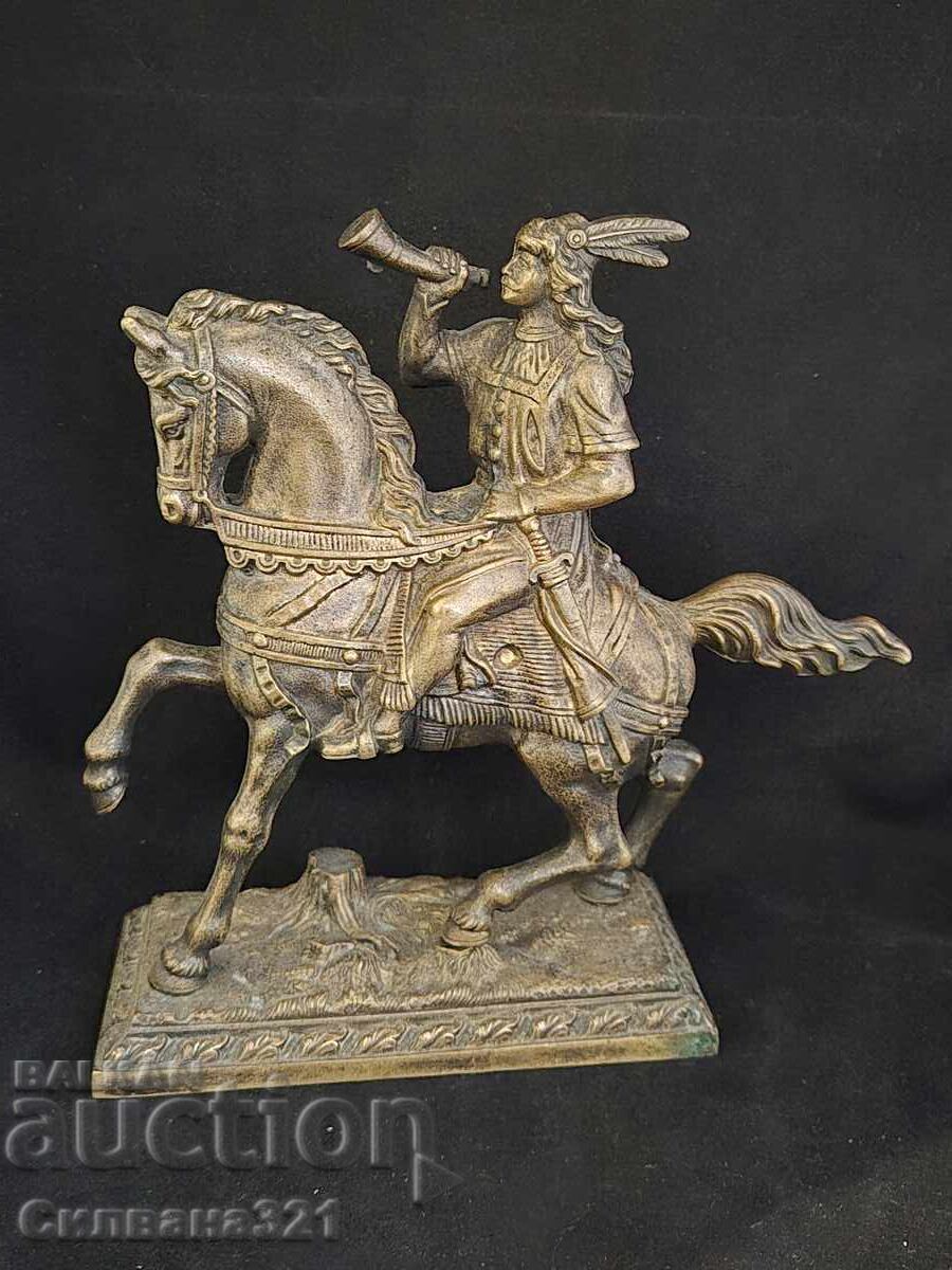 Cuțit, Mâner din Os, Teacă Argintată Cuțit, Mâner din Os, Teacă Argintată