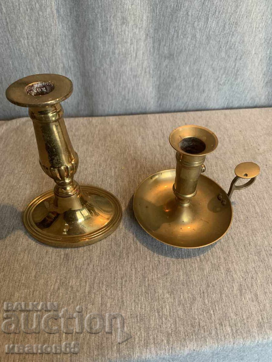 Livrarea Două sfeșnice frumoase din alamă