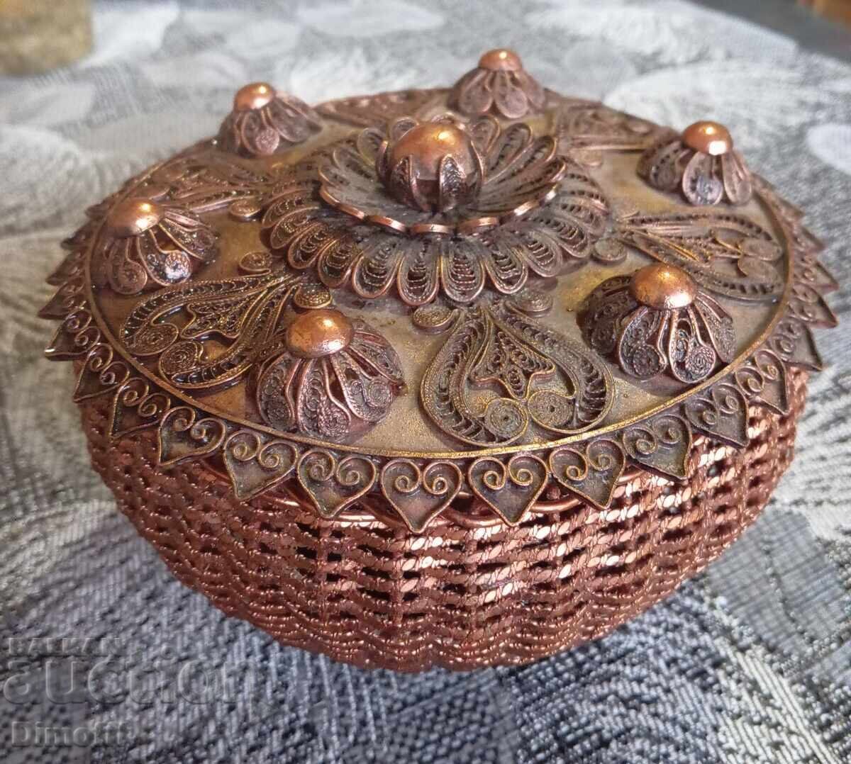 Меден съд бонбониера фруктиера с цена € 30.00 | 58.67 лв.