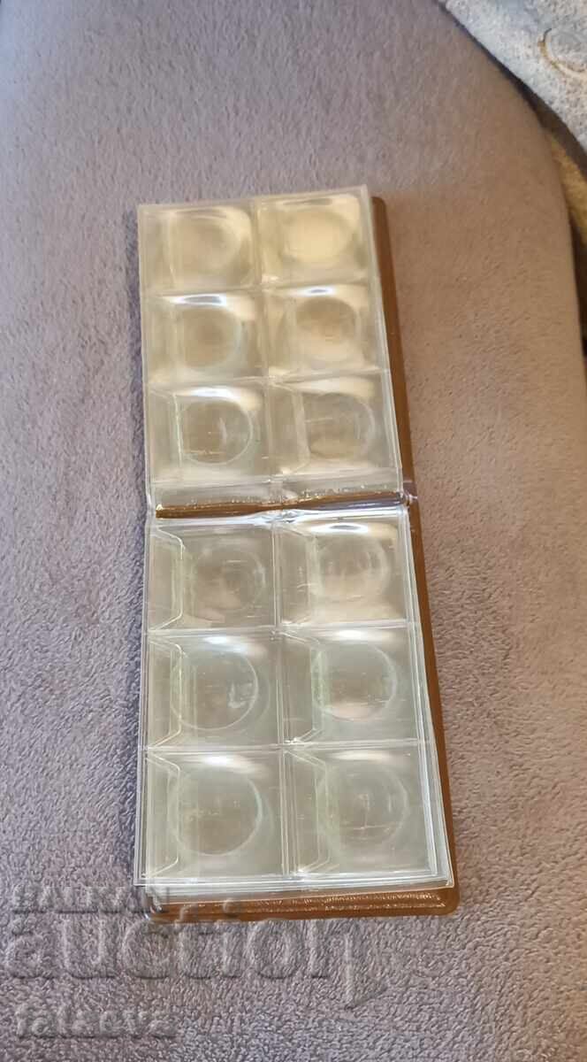 Album cu monede cu preț € 4.10 | 8.02 BGN Album cu monede cu preț € 4.10 | 8.02 BGN