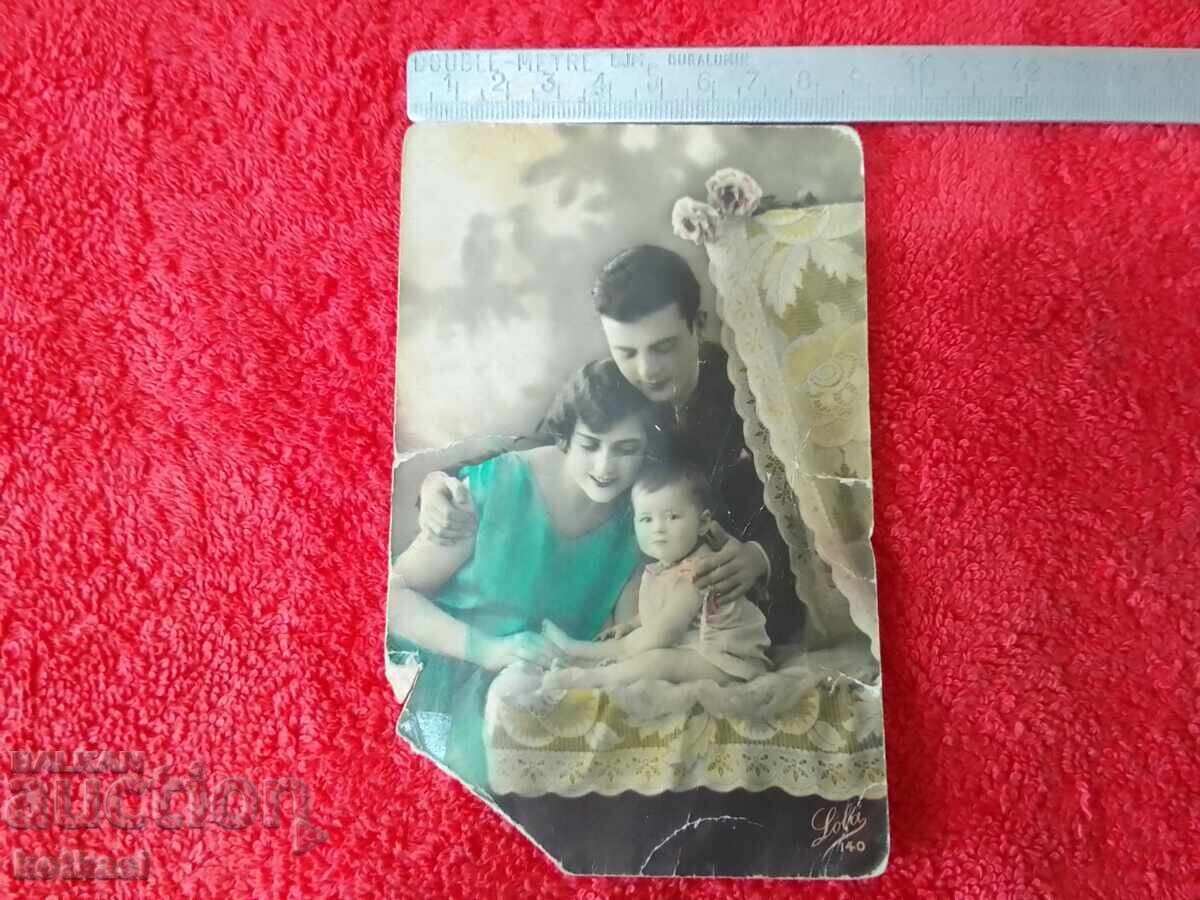 Стара картичка  Семейство с дете