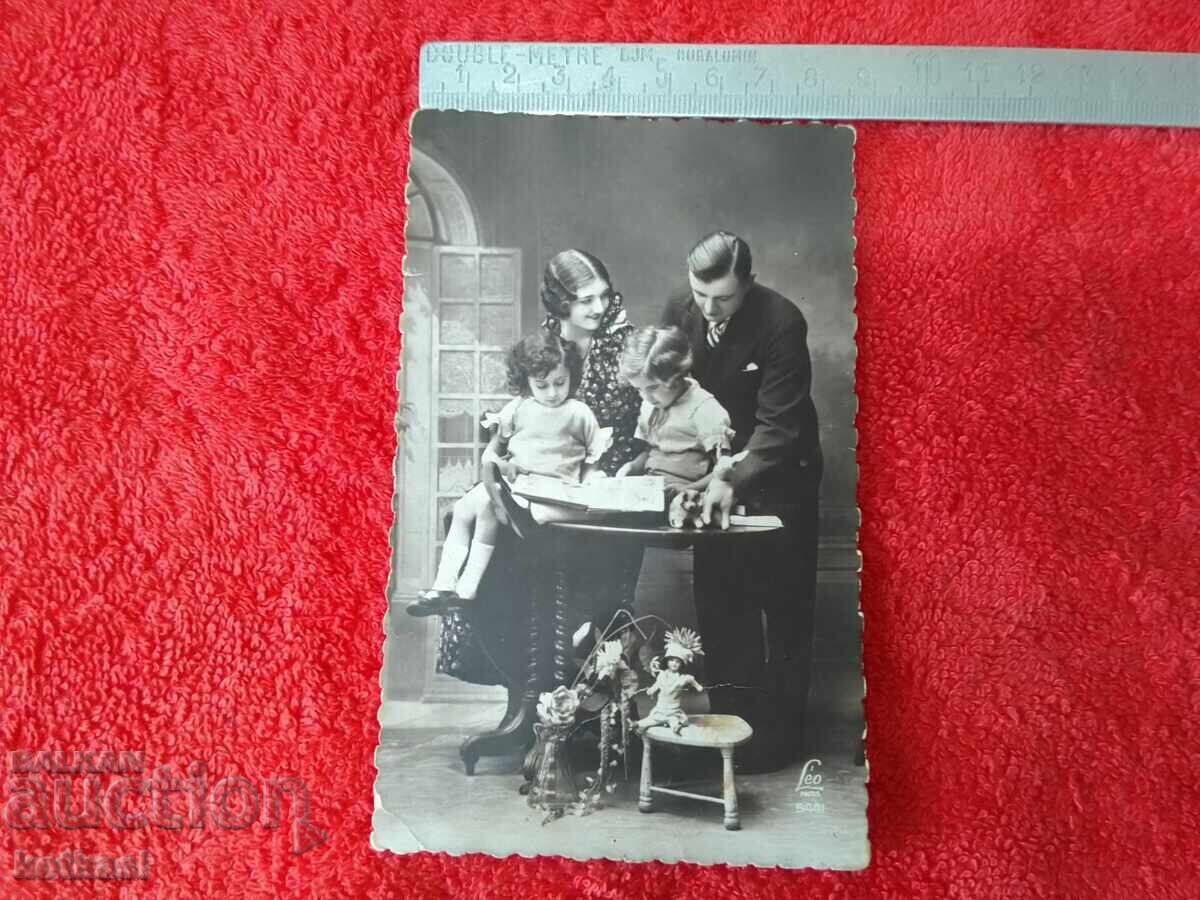 Стара картичка  Семейство с деца София 1934