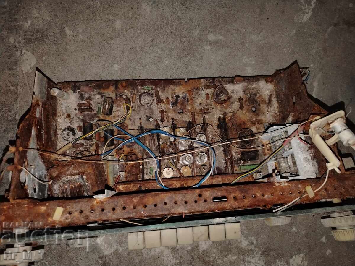 Шаси от лампов радио грамофон с цена € 0.01 | 0.02 лв.