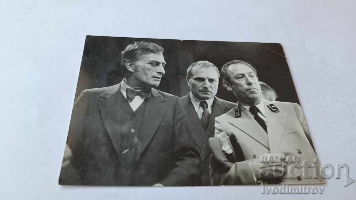 Φωτογραφία Στάικο Μασγκάλοφ με δύο άλλους καλλιτέχνες