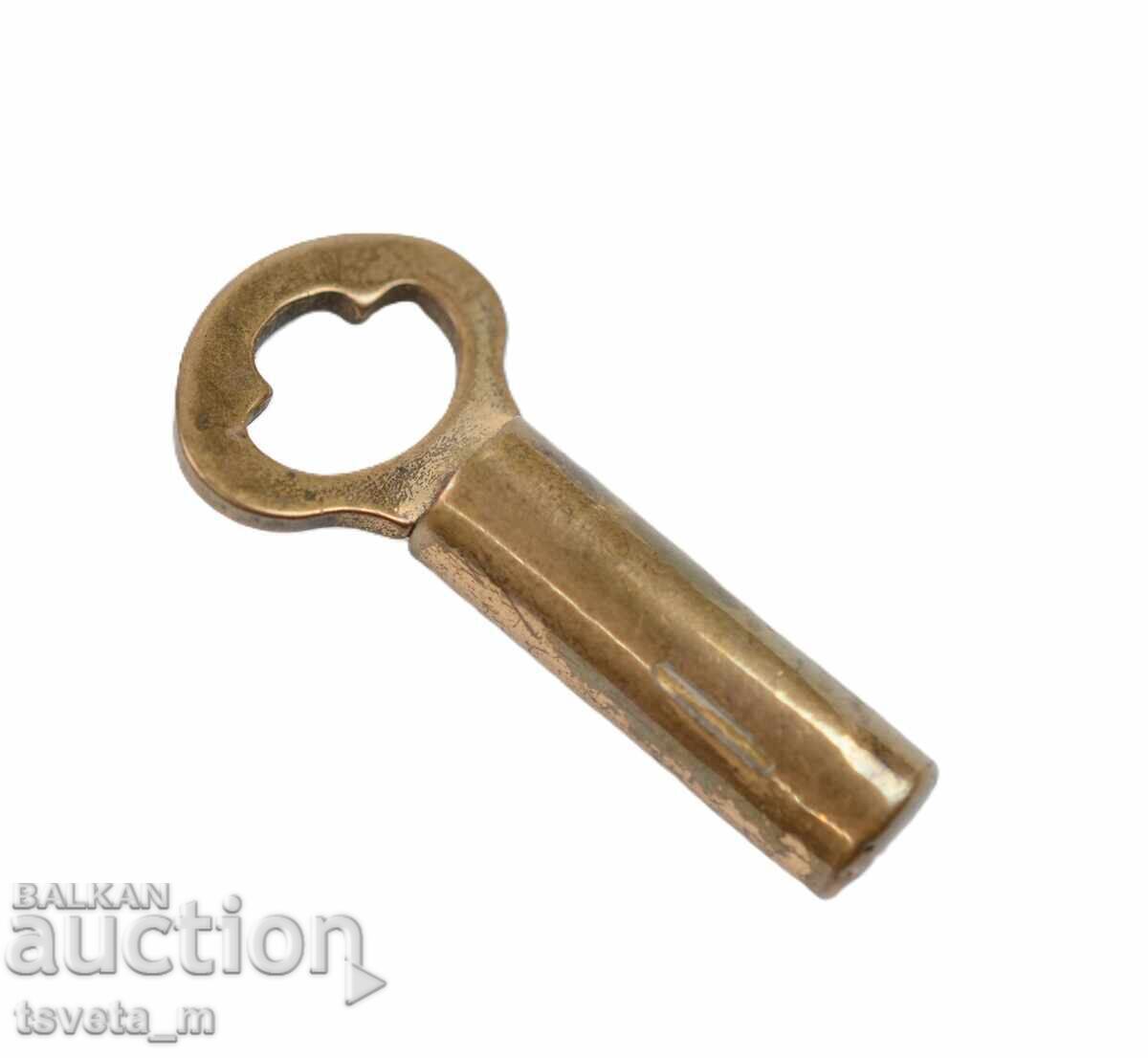 Аукцион Старинна бензинова запалка с форма на ключ