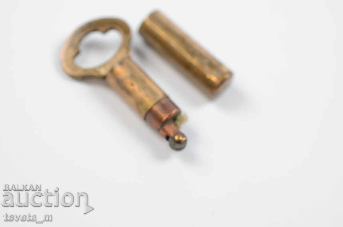 Старинна бензинова запалка с форма на ключ - 5