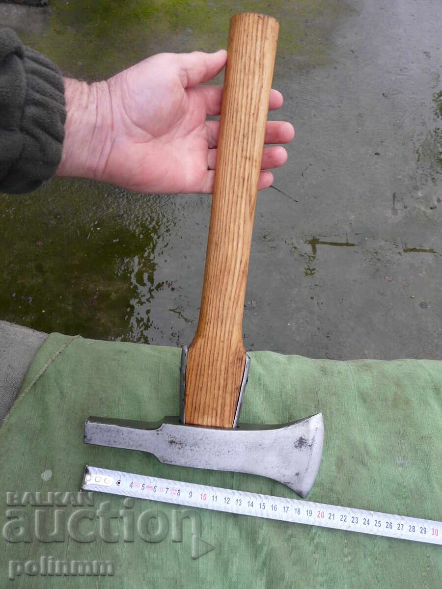 Delivery of Old firefighter's axe - 590