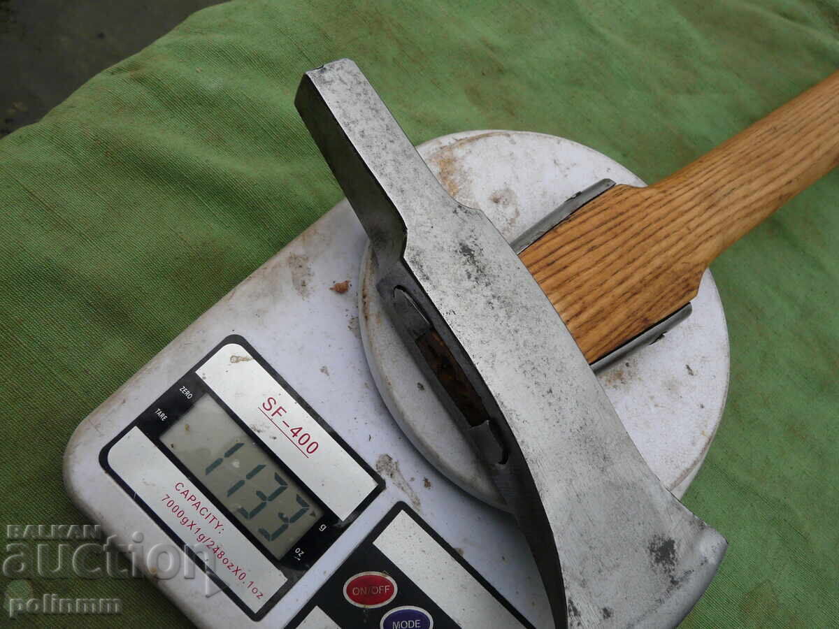 Old firefighter's axe - 590 - 5
