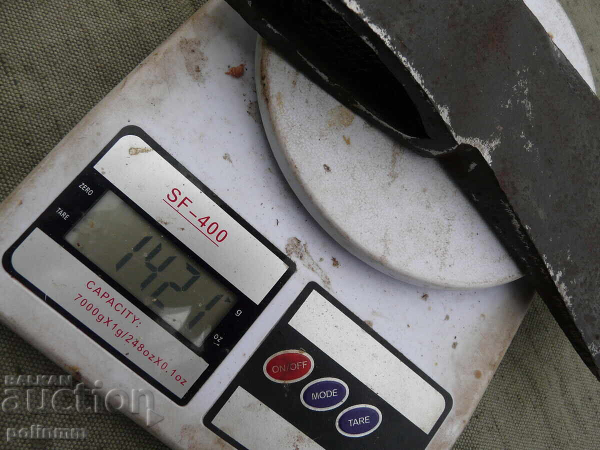 Delivery of Old massive German axe - 591 Delivery of Old massive German axe - 591