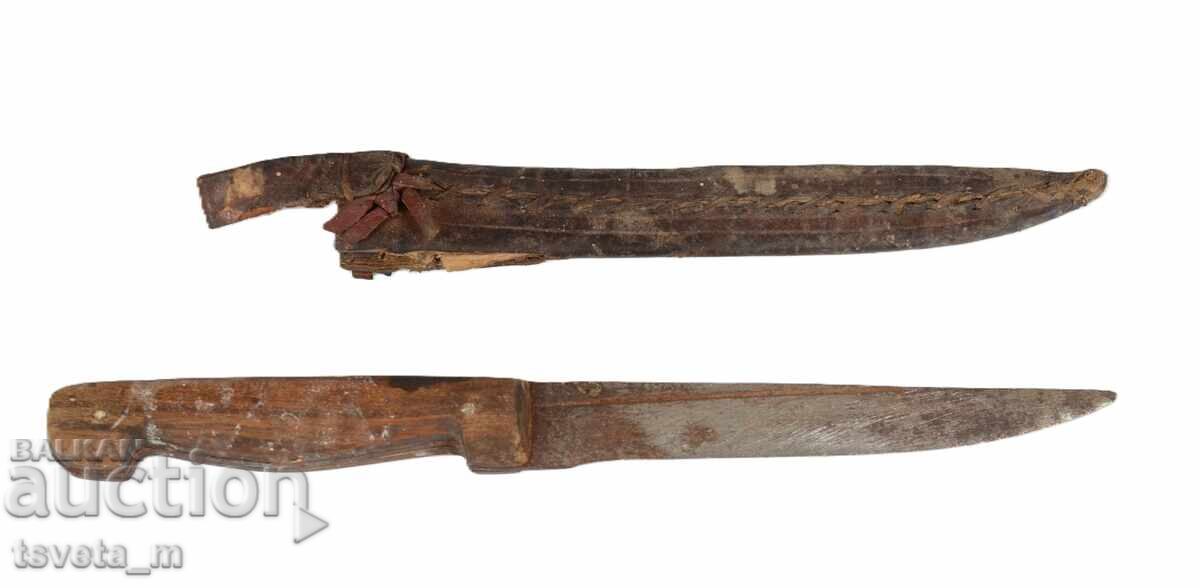 CUȚIT ANTIC cu mâner din piele cu preț € 6.14 | 12.01 BGN