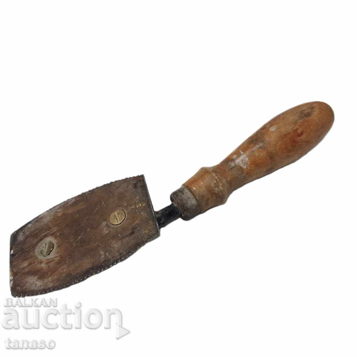 Licitație Ferăstrău vechi cu două tăișuri pentru furnir