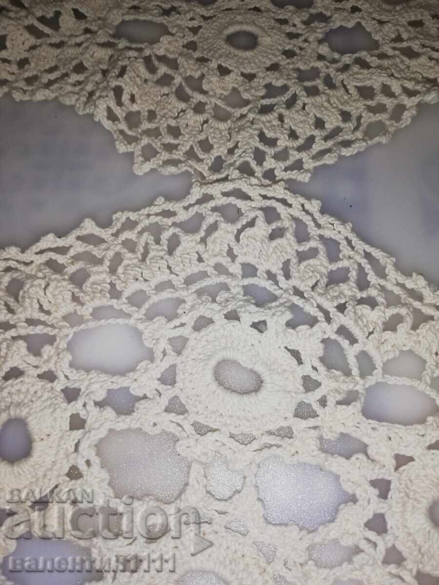 Căciulițe tricotate cu croșetă, două cu preț € 0.33 | 0.65 BGN