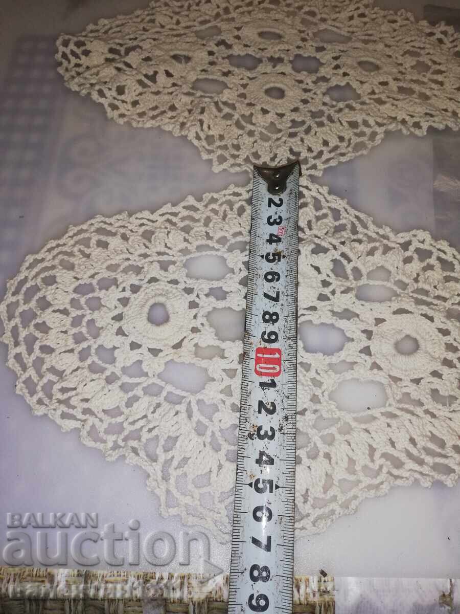 Livrarea Căciulițe tricotate cu croșetă, două