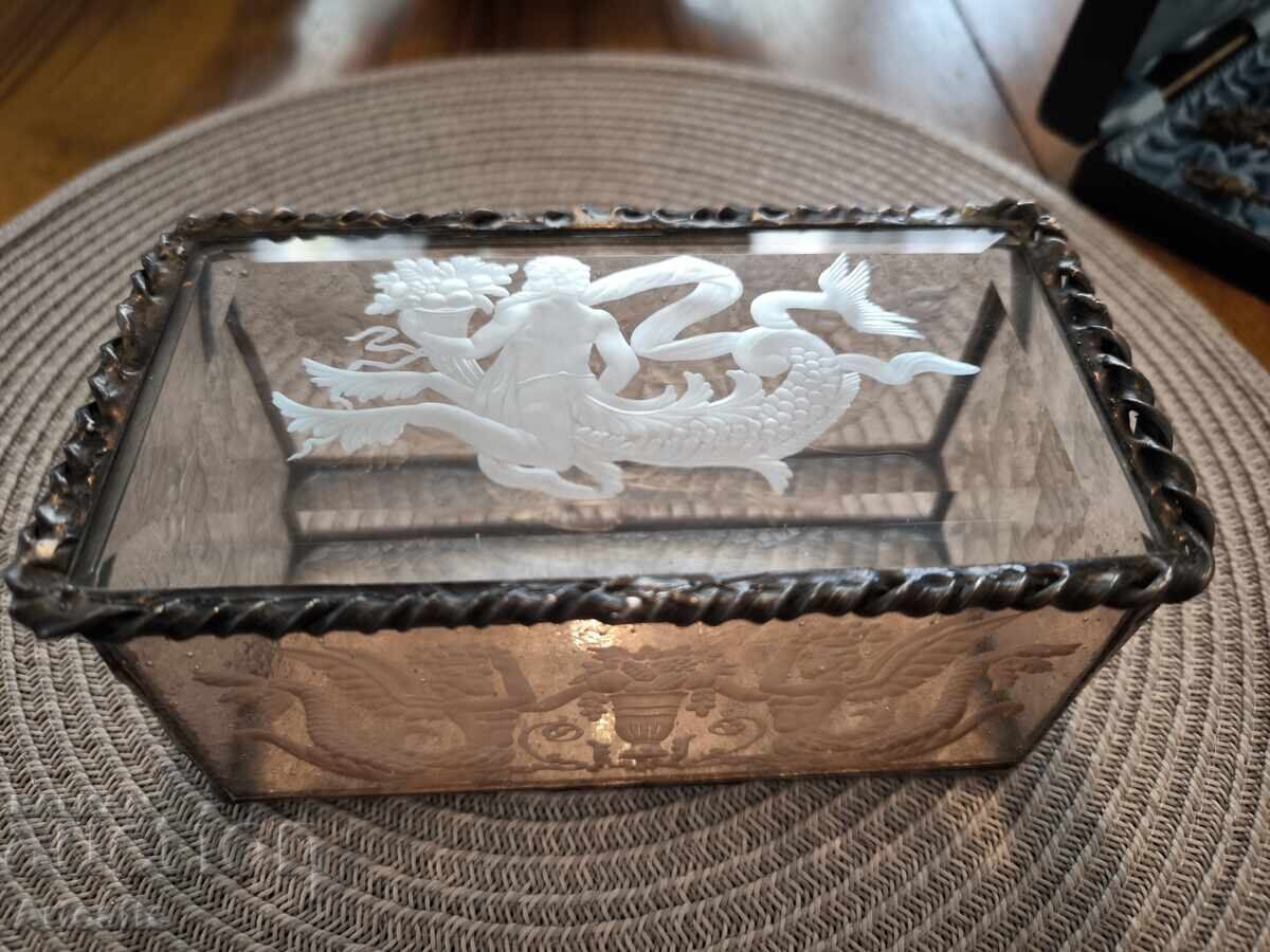 Cutie antică din sticlă artistică, Art Nouveau