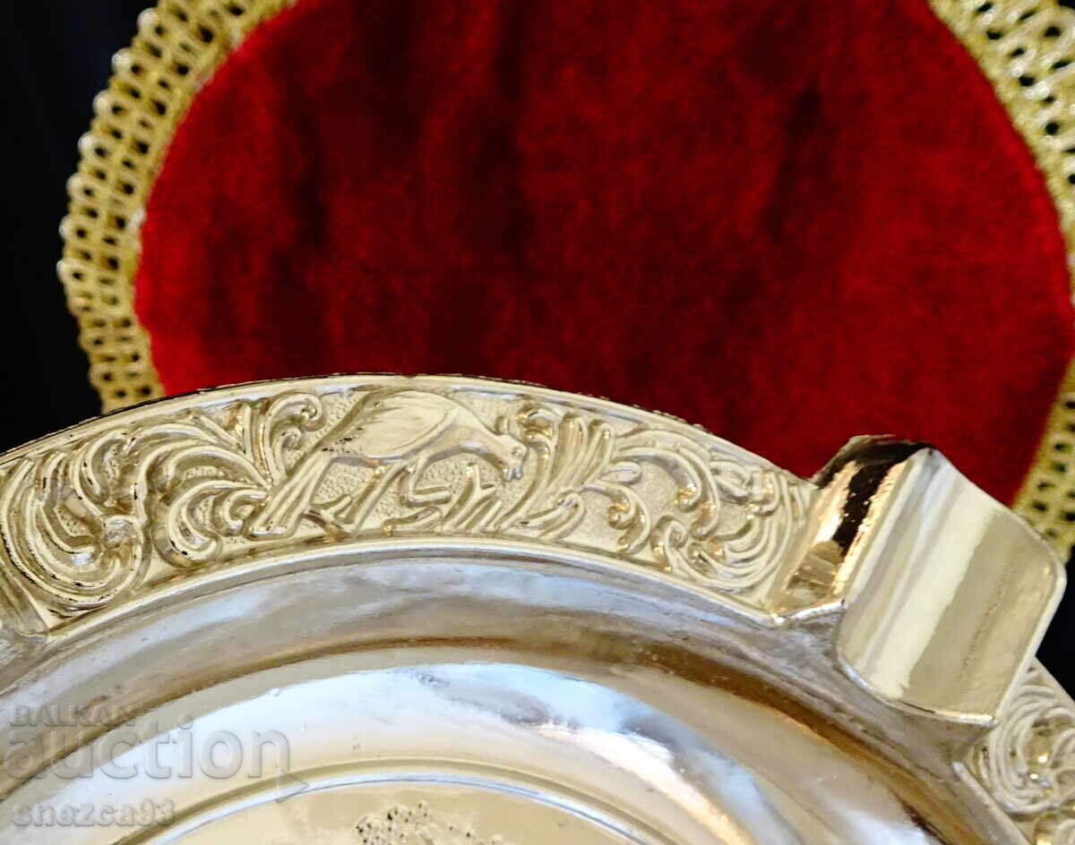 Ασημένιο μπρούτζινο τασάκι πούρων με ανάγλυφη αγροτική εικόνα με τιμή € 40.39 | 79.00 BGN